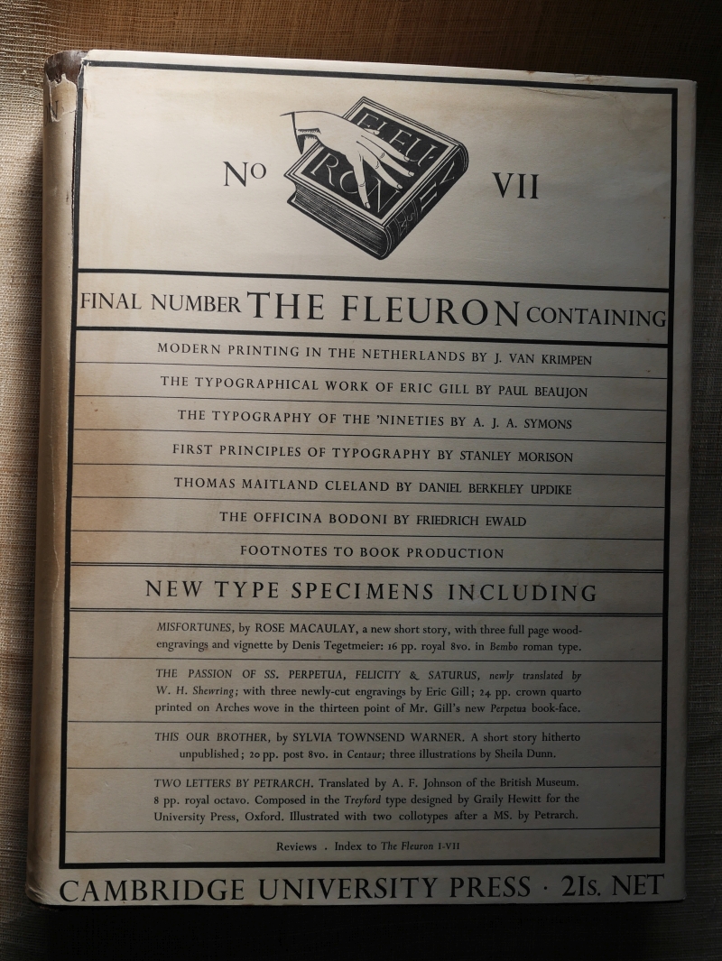 『FLEURON』第7号の通常版（機械漉き紙版）のダストラッパー