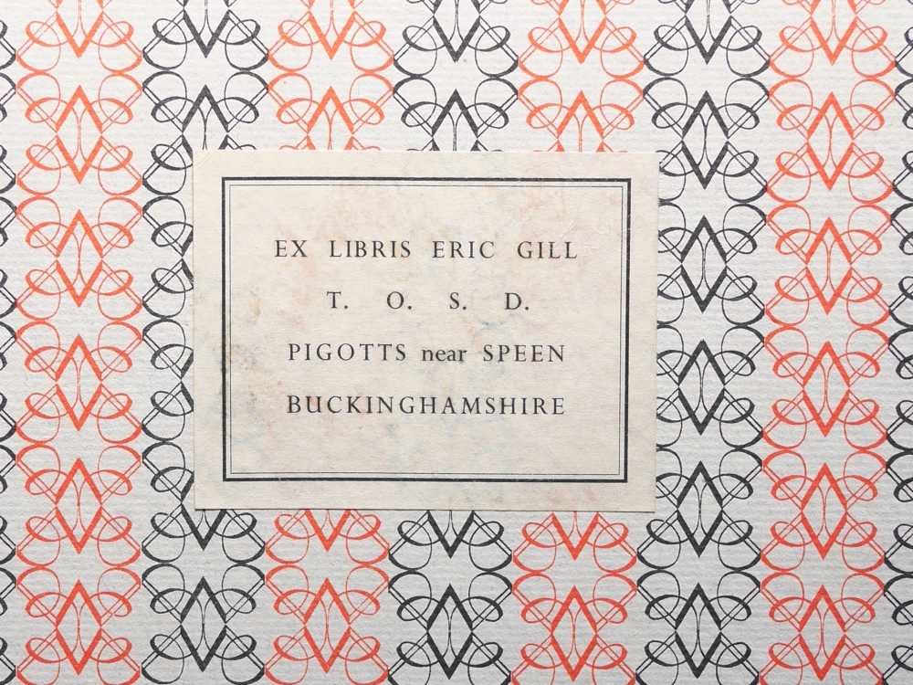 エリック・ギル旧蔵『FLEURON』第7号の見開きに貼られた蔵書票