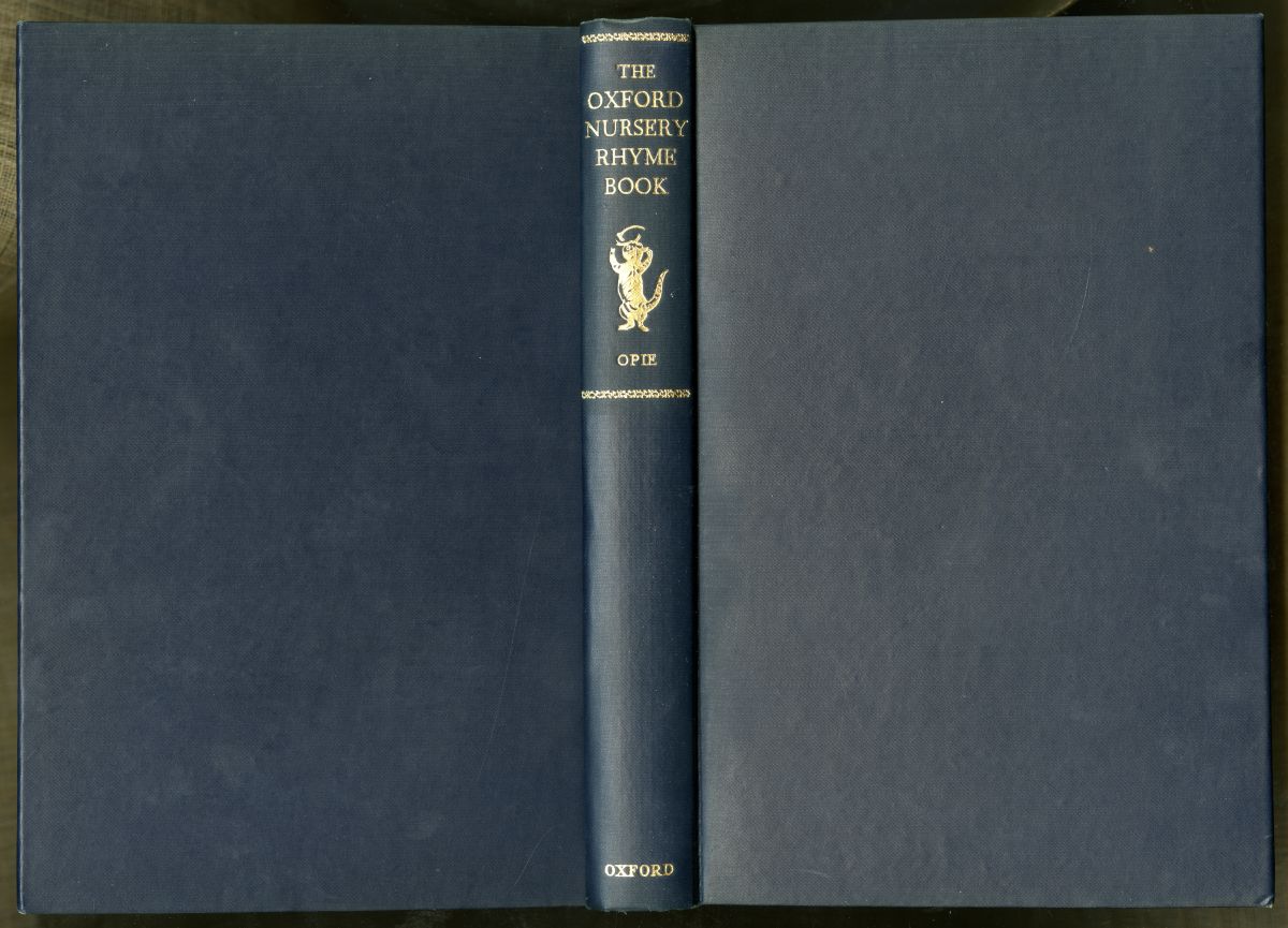 『オックスフォード版ナーサリーライムの本（The Oxford Nursery Rhyme Book）』表紙