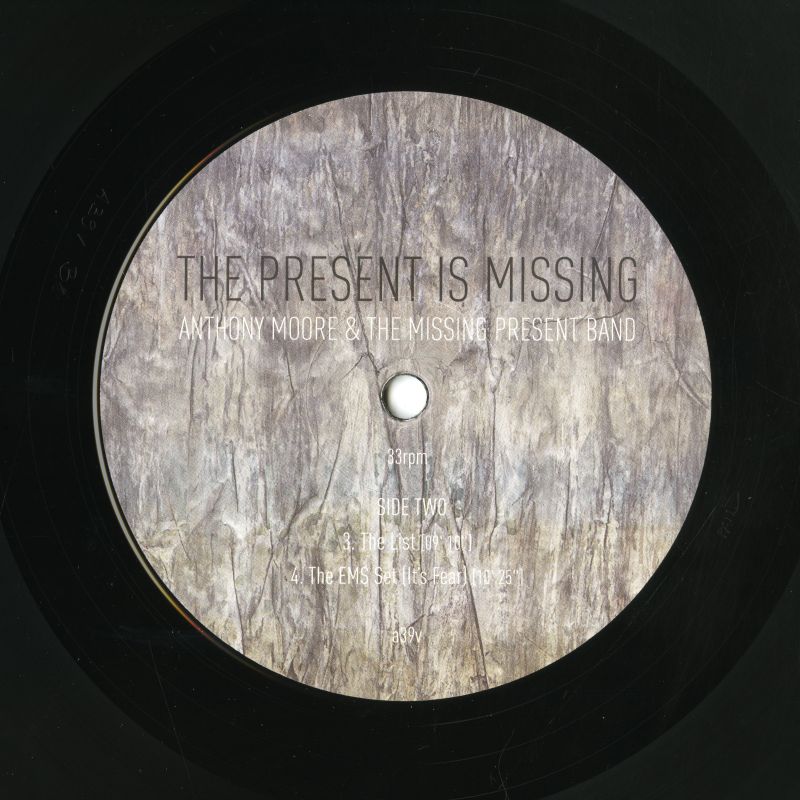 Anthony Moore & The Missing Present Band「The Present Is Missing」（2016年、A-Musik）ラベル02