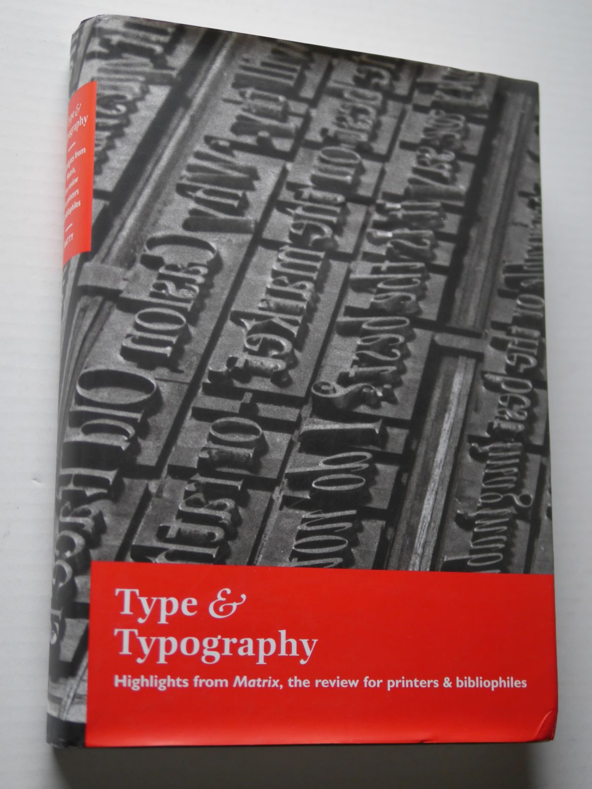 『Type & Typography』（2003年、Mark Batty Publisher）